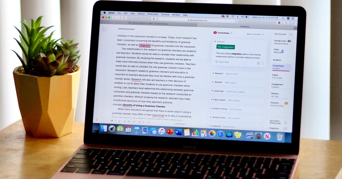 Laptop using Grammarly