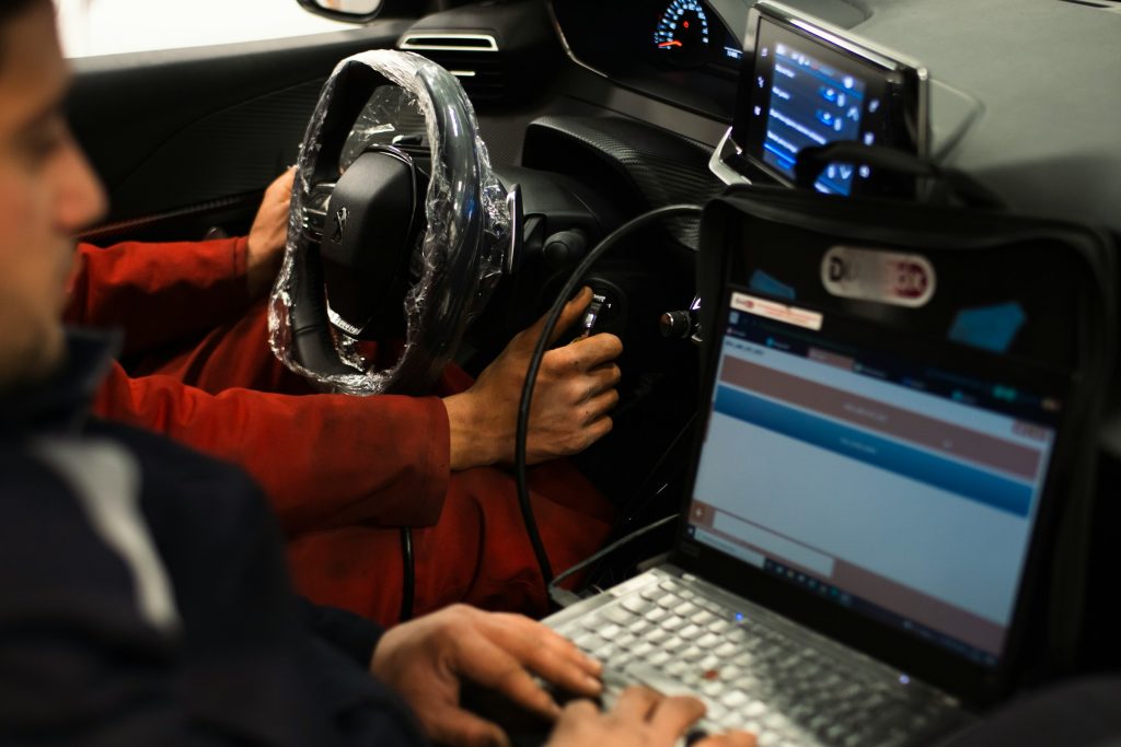 How to Find a Reliable Car Service Center in Dubai Using Online Services?